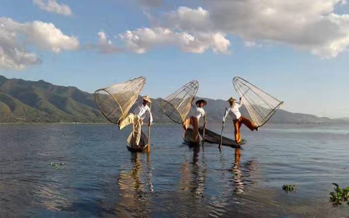缅甸人脚捕鱼